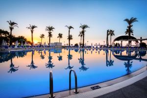Bazén v ubytování Mirada Del Mar Hotel - Ultra All Inclusive nebo v jeho okolí