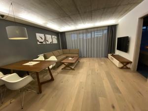Televízia a/alebo spoločenská miestnosť v ubytovaní JBX Resort Apartments Lipno