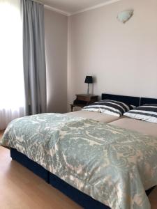 Postel nebo postele na pokoji v ubytování Willa Wicko - Międzyzdroje - apartamenty z aneksem - widok na Zalew Szczeciński
