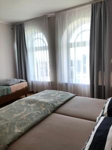 Postel nebo postele na pokoji v ubytování Willa Wicko - Międzyzdroje - apartamenty z aneksem - widok na Zalew Szczeciński