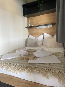 Postel nebo postele na pokoji v ubytování Mobile Home Fran