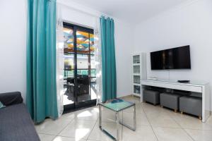 Μια τηλεόραση ή/και κέντρο ψυχαγωγίας στο Apt - ROCHA 5T3 By ALGARVEMANTA