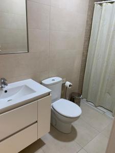Łazienka w obiekcie Apartamentos Turísticos La Fonda