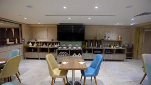 Khu vực ghế ngồi tại HOTEL BELLE VUE MEKNES
