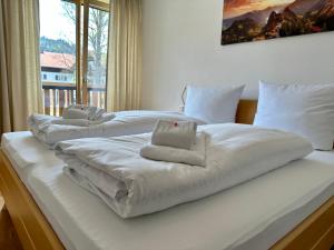 Un pat sau paturi într-o cameră la Apartment Breitensteinblick - wandern, radeln und Mehr