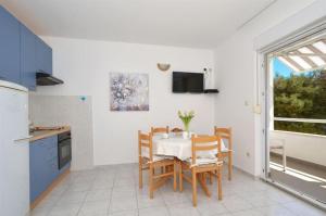 Kuchyň nebo kuchyňský kout v ubytování Apartments Sandy