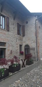 a brick building with a bench in front of it at La Locanda della Torre in Marne di Filago