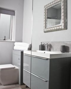 Gallery image of Mystique Barn in Bristol +12 photos