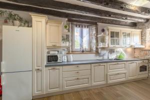 Η κουζίνα ή μικρή κουζίνα στο Rooms with a parking space Porec - 20631