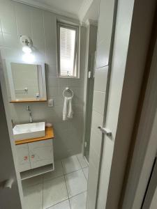 a bathroom with a sink and a mirror at Apartamento Guarujá Pitangueiras 50 metros Praia/3 Dormitórios/Vista do Mar, Sol da manhã in Guarujá +61 photos
