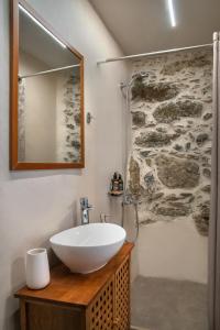 Koupelna v ubytování Feneri 3 -Cozy rustic Apt 20' from Elafonisi beach