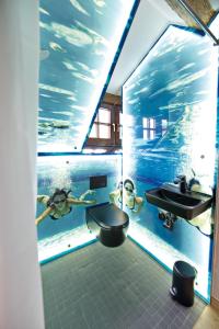 a bathroom with a swimming pool and a sink at Zinsers Appartements im Flämmle 