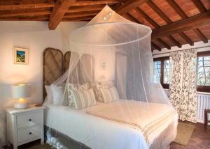 Posteľ alebo postele v izbe v ubytovaní Tuscan Escape Luxury 2 bedroom apartment with pool