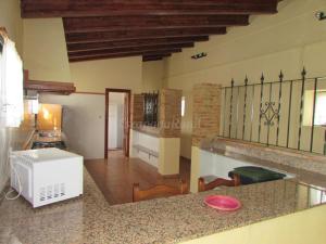 a kitchen with a counter top and a microwave at CASAS RURALES LA LAGUNA, ALPERA in Alpera