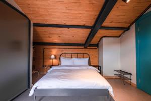 Postel nebo postele na pokoji v ubytování Homie Suites - Loft 27 in the heart of Cihangir