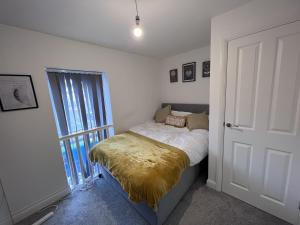 a bedroom with a bed and a large window at Birmingham City 2 Bedroom Apartment in Birmingham