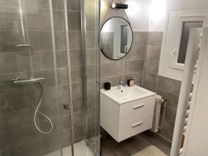 Kúpeľňa v ubytovaní Hyper centre Saint-Gaudens appartement neuf