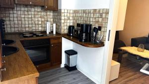 Dapur atau dapur kecil di Moderne FeWo Weinberge +16 gambar