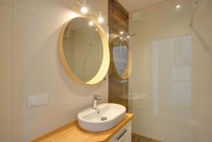 Kúpeľňa v ubytovaní Apart Invest Szklarska 800 - C10 + 15 fotografií