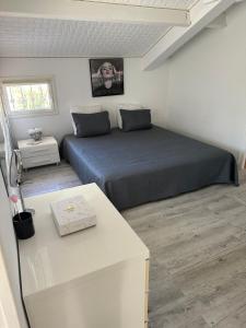 Un pat sau paturi într-o cameră la Villa Natval - 600 m2