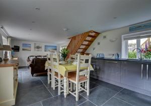 a kitchen and living room with a table and chairs at Beren in Croyde