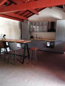 a kitchen with a table and chairs in a room at Quinta Pousada de Fora in Guimarães