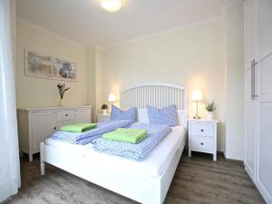 Postel nebo postele na pokoji v ubytování Strandvilla Marina 18 - Balkon mit Meerblick