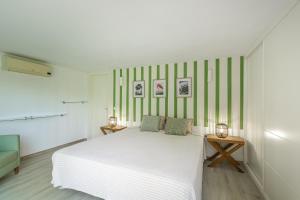 A bed or beds in a room at Holiday villa for rent in Marbella Még 31 kép