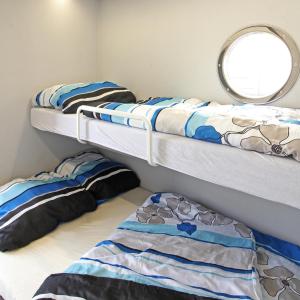 two bunk beds in a room with a mirror at Wohnboote Marina Niederhavel in Brandenburg an der Havel
