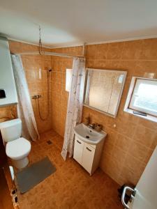 Koupelna v ubytování Malovaný sklípek