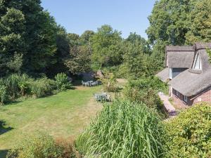 an aerial view of a garden with tables and a building at Ferienwohnung Fresenhuus 3, FeWo Vermittlung Nordsee in Dangast