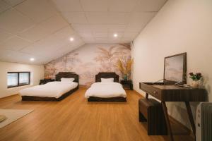 En eller flere senger på et rom på High-class French villa 168m2 by SSens Homes