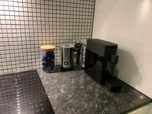Plush @ Benjamin way Belconnen的咖啡和沏茶工具