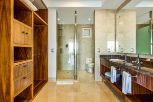 Ένα μπάνιο στο Blue Horizon 203 at Residences +36 φωτογραφίες