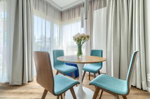Ruang duduk di Let's Sea - City Apartments +9 gambar