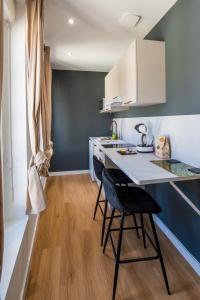 a kitchen with a counter and a table and chairs at WelcomeAgen*Clim*Fibre*Salvador Dali in Agen +5 photos