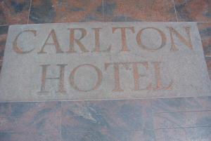 Certifikát, hodnocení, plakát nebo jiný dokument vystavený v ubytování Carlton Hotel