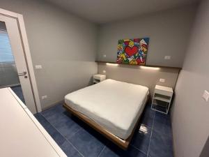 Ένα ή περισσότερα κρεβάτια σε δωμάτιο στο Appartamento Tramontana Portorosa - Residence Delfino +37 φωτογραφίες