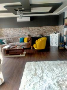 Ruang duduk di كورنيش النيل المعادي بجوار ابراج الشرطه