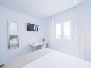 Tempat tidur dalam kamar di Cubo's Hostal William's Sunny 3 with Breakfast