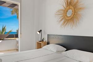 Posteľ alebo postele v izbe v ubytovaní Calahonda family apartment by Costarentals - Ref 205
