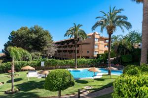 Bazén v ubytovaní Calahonda family apartment by Costarentals - Ref 205 alebo v jeho blízkosti