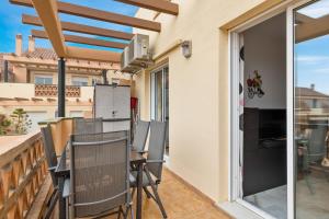Foto Fuengirolas asuva majutusasutuse Sunset apartment with pool in El Faro Ref 211 galeriist