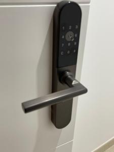 a black door handle with a phone on a wall at LHOME CÁDIZ in Cádiz