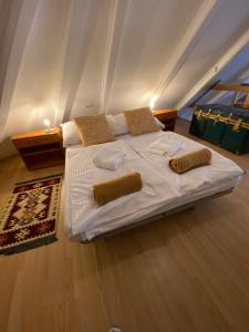 Ένα ή περισσότερα κρεβάτια σε δωμάτιο στο Nádfedeles Házikó
