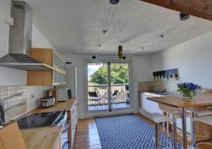Η κουζίνα ή μικρή κουζίνα στο Ferndale House Lynmouth +15 φωτογραφίες