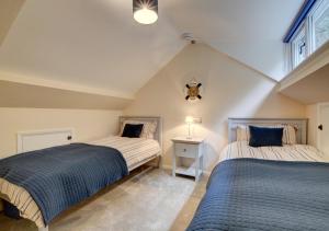 Кровать или кровати в номере Fox Cottage