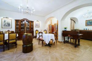 Reštaurácia alebo iné gastronomické zariadenie v ubytovaní Spa Beerland Chateaux – U Zlaté Hrušky / At Golden pear