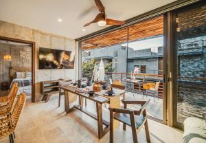 Et sittehjørne på Luxury 2BR Penthouse Tulum Private Pool Cenote
