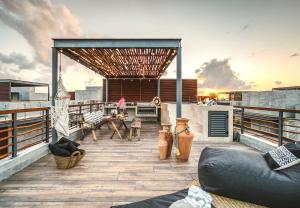 En balkong eller terrasse på Luxury 2BR Penthouse Tulum Private Pool Cenote